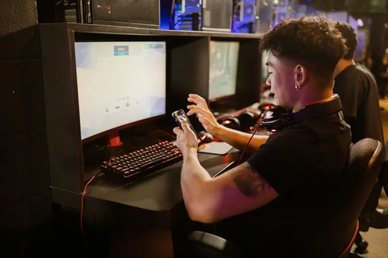 Fractured Focus: How the Always-On World Is Quietly Wrecking Competitive Gamers
